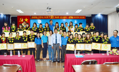 Tuyên dương sinh viên dân tộc có học lực giỏi, xuất sắc tỉnh Đắk Lắk